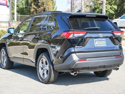 Used 2025 Toyota RAV4 XLE AWD/4WD image 8