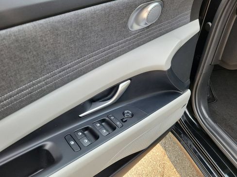 Used 2025 Hyundai Elantra Limited FWD image 20