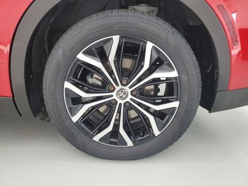 Used 2023 Toyota Crown Limited image 12