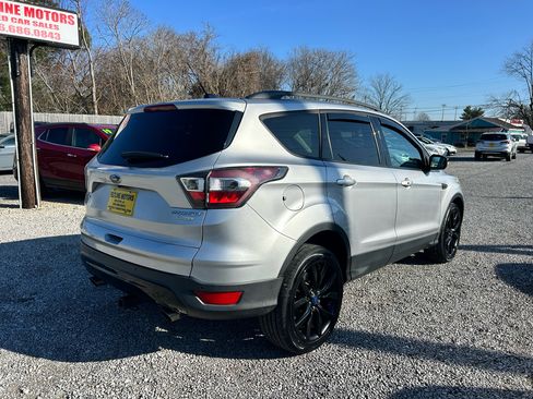 Used 2017 Ford Escape Titanium image 2