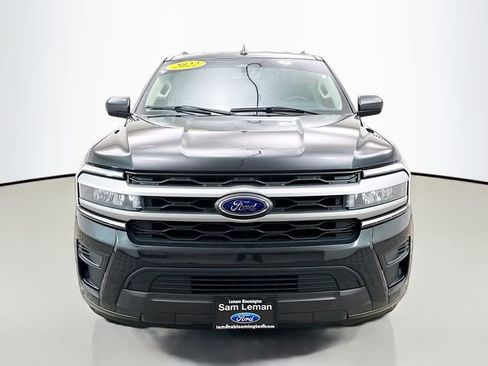 Used 2022 Ford Expedition XLT image 2
