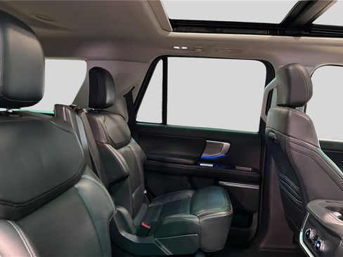 Used 2025 Ford Expedition Platinum AWD/4WD image 24