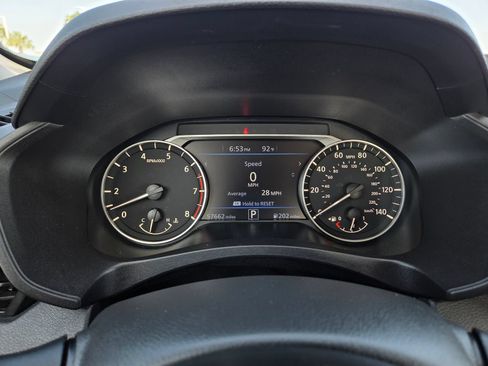 Used 2024 Nissan Altima 2.5 SV FWD image 40