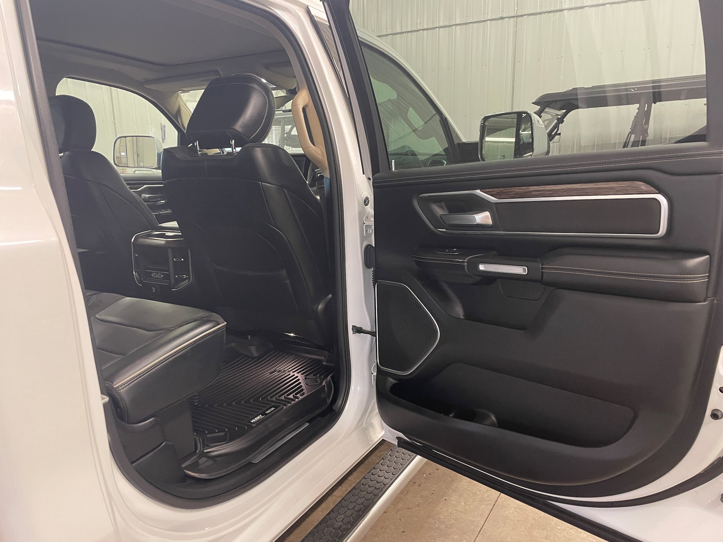 Used 2019 RAM 1500 Laramie AWD/4WD image 29