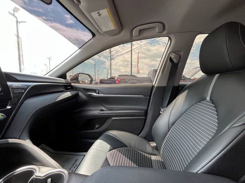 Used 2021 Toyota Camry SE FWD image 15