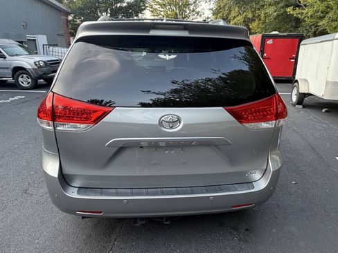 Used 2011 Toyota Sienna XLE w/ XLE Navigation Pkg FWD image 5