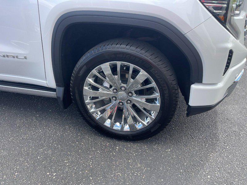 Used 2023 GMC Sierra 1500 Denali AWD/4WD image 9