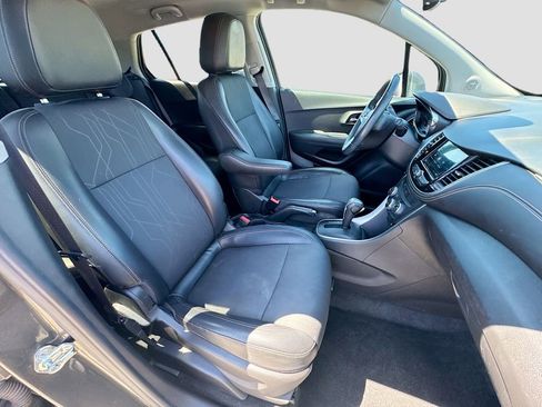 Used 2018 Chevrolet Trax LT w/ LT Convenience Package image 24