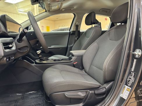 Used 2025 Kia K4 LXS image 25