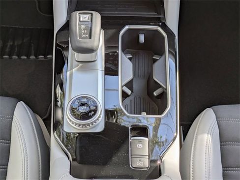 New 2025 Mitsubishi Outlander SE image 20