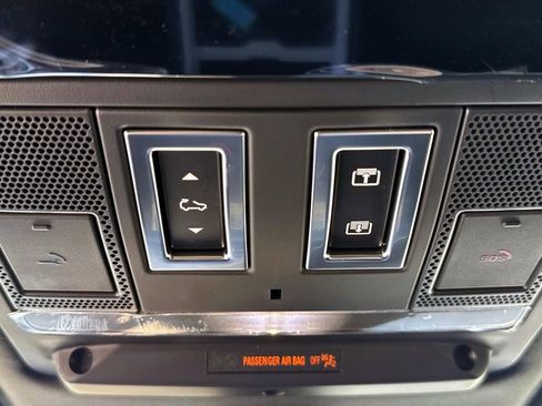 Used 2025 Land Rover Defender 130 X-Dynamic SE AWD/4WD image 24