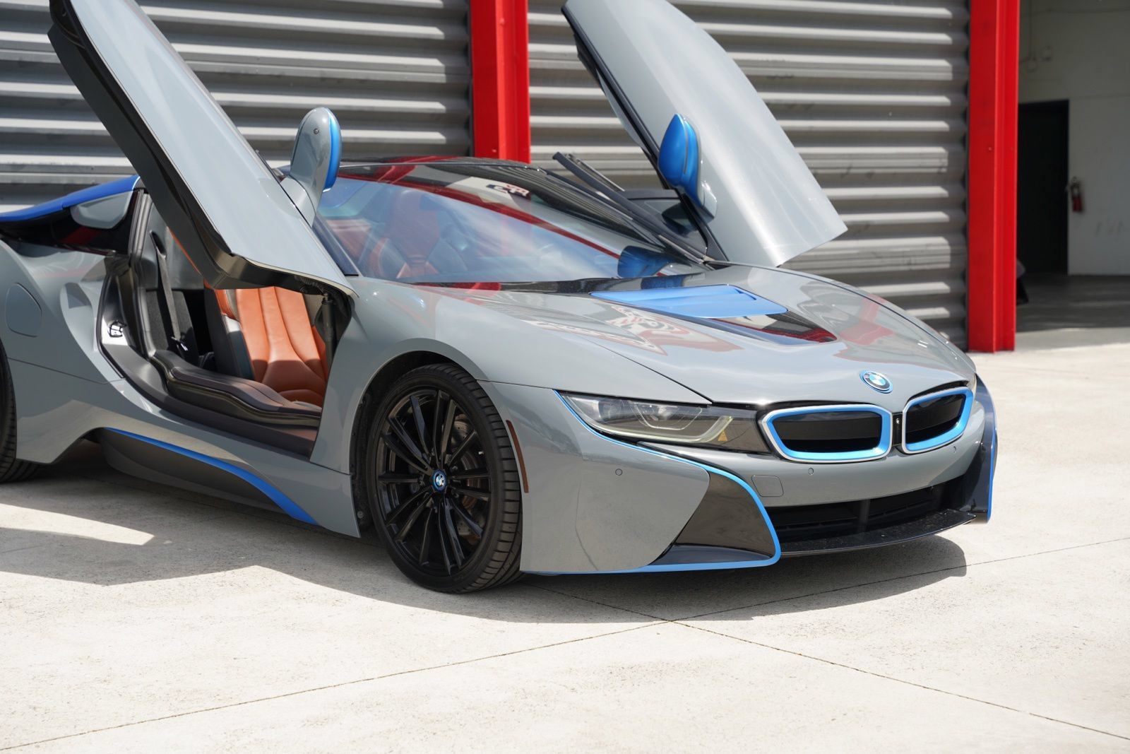 Used 2019 BMW i8 Roadster AWD/4WD image 2