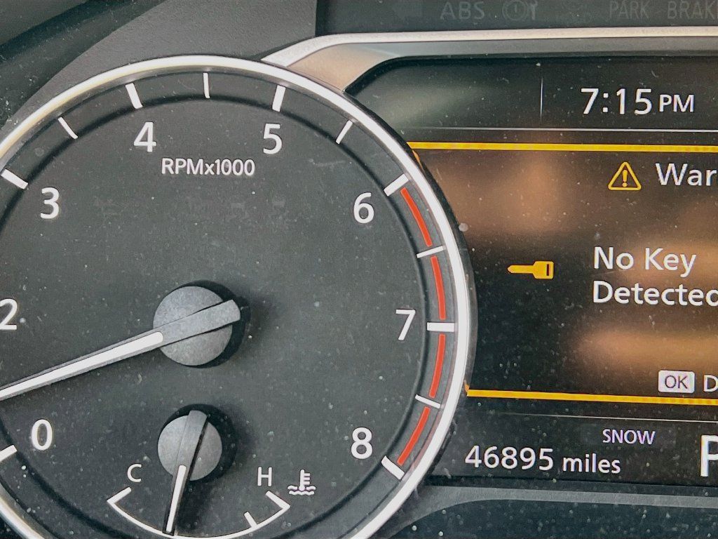 Used 2025 Nissan Rogue SV AWD/4WD image 12