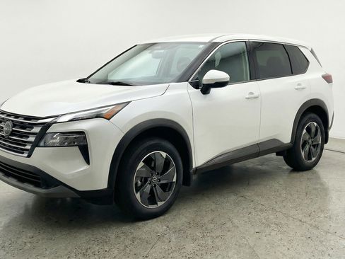 Used 2025 Nissan Rogue SV AWD/4WD image 3