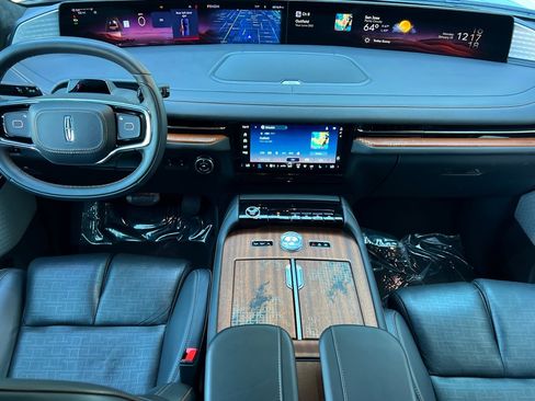 Used 2025 Lincoln Navigator L Black Label image 13