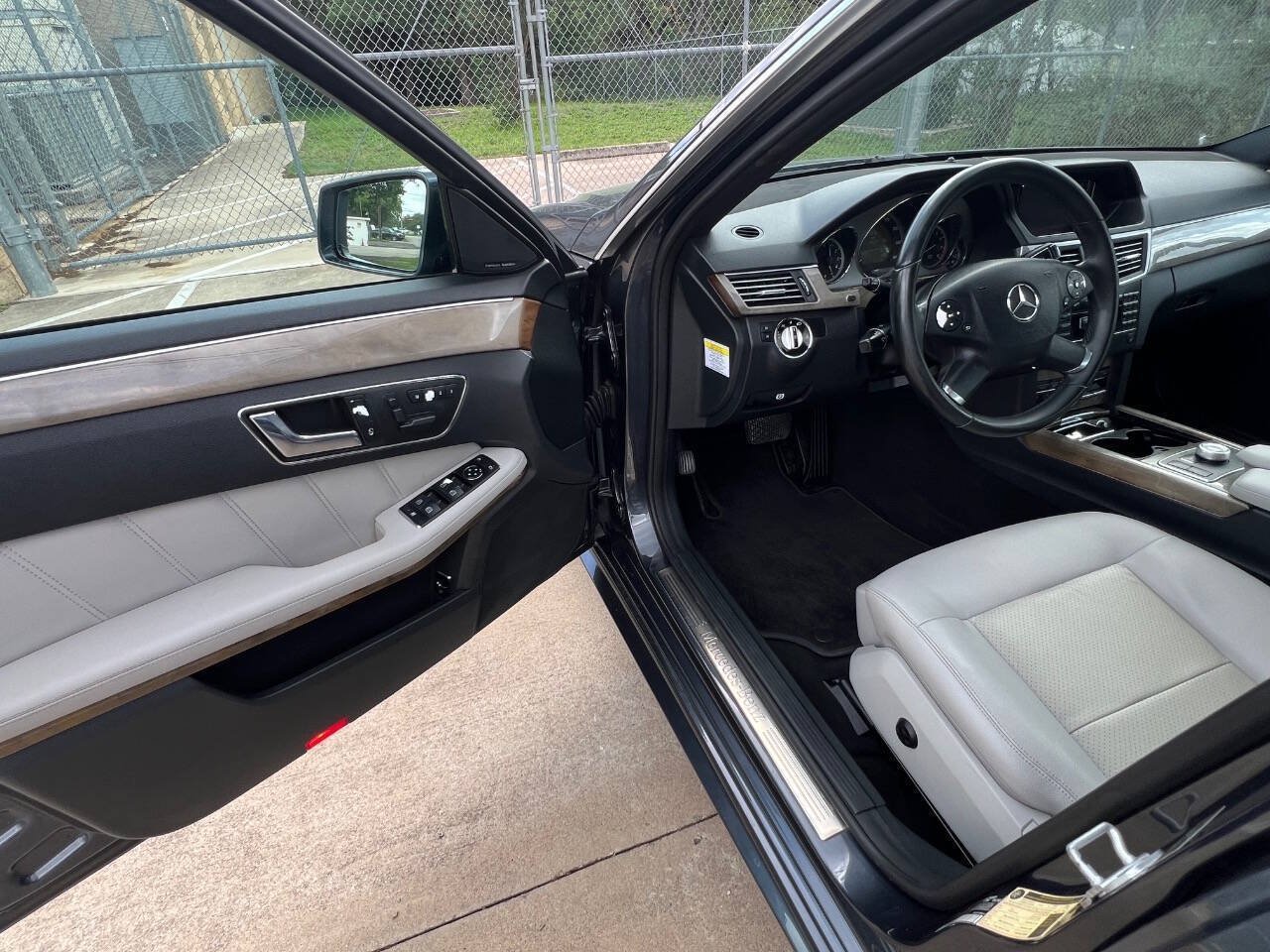 Used 2010 Mercedes-Benz E 350 Sedan image 39