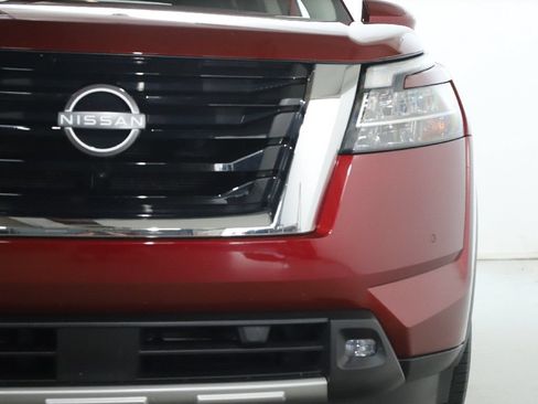 Used 2022 Nissan Pathfinder SL AWD/4WD image 8