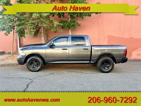 Used 2017 RAM 1500 ST w/ SXT Appearance Group AWD/4WD image 4