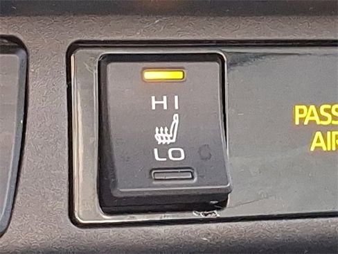 Used 2020 Toyota RAV4 XLE image 23