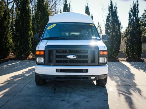 Used 2014 Ford E-250 and Econoline 250 Extended w/ Power Group image 3