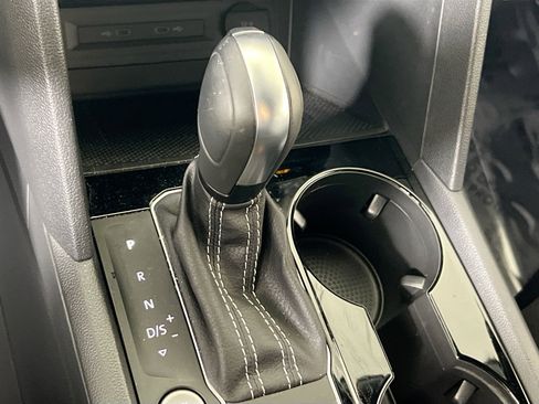 Used 2023 Volkswagen Atlas Cross Sport SE image 16