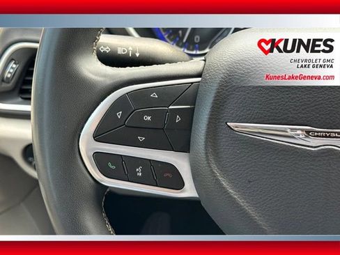 Used 2024 Chrysler Pacifica Touring-L FWD image 31