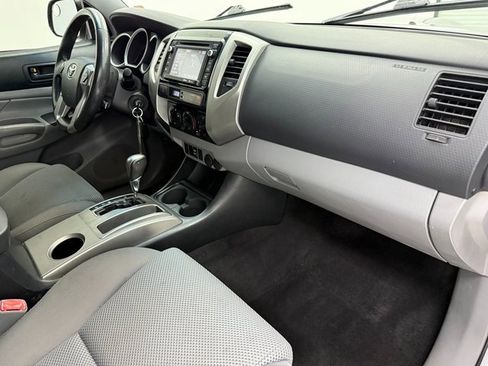 Used 2014 Toyota Tacoma PreRunner image 9