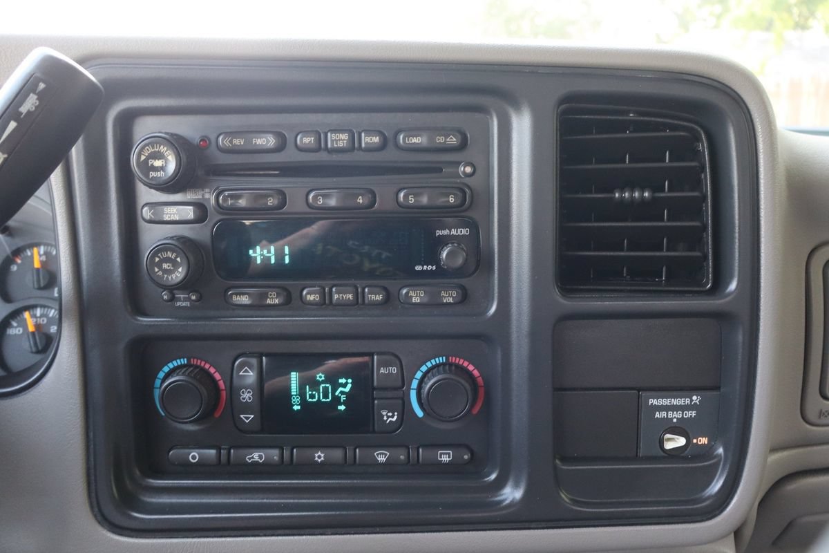 Used 2004 GMC Sierra 2500 SLT w/ Heavy-Duty Power Package AWD/4WD image 35