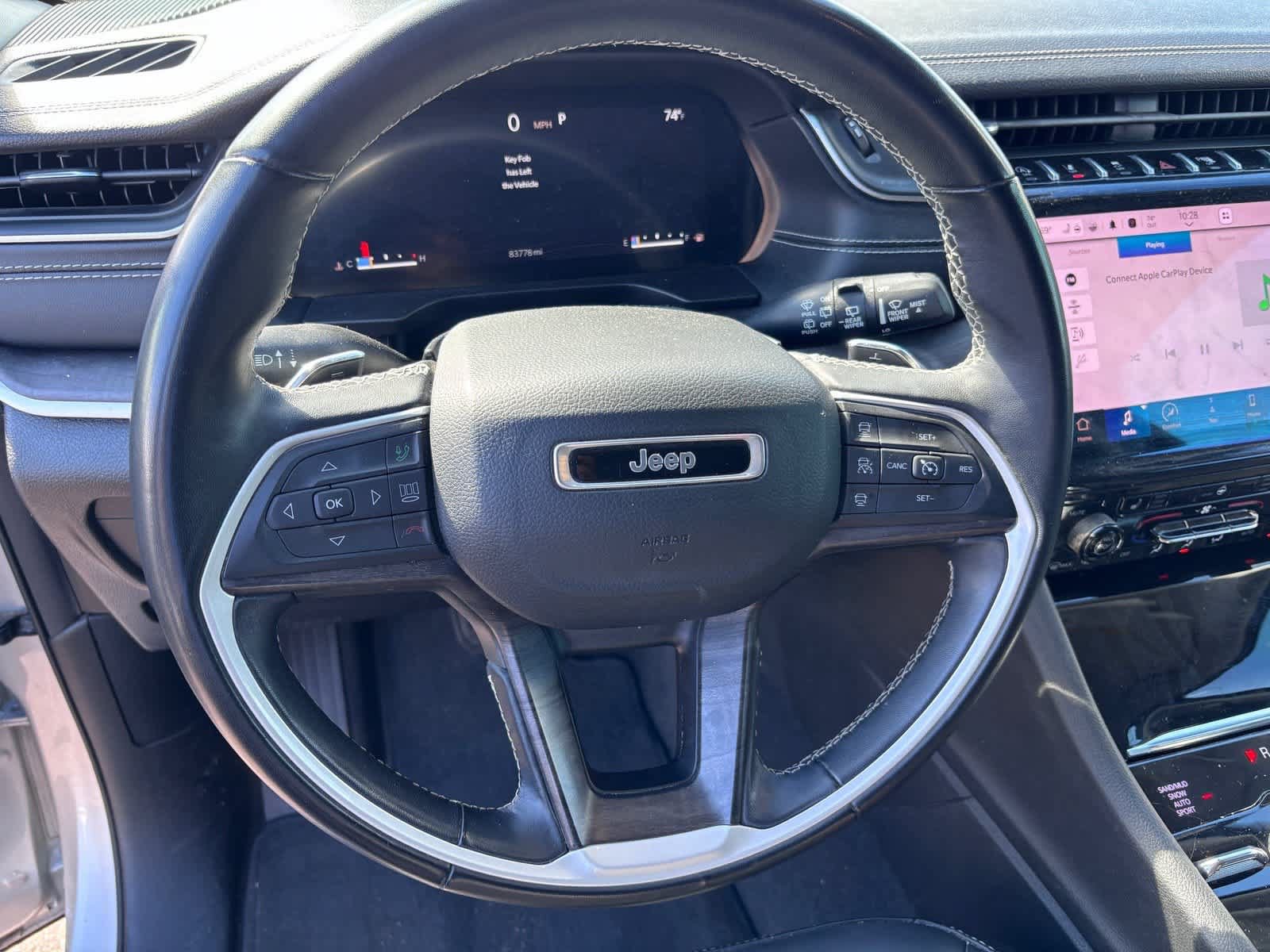 Used 2022 Jeep Grand Cherokee L Limited w/ Black Appearance Package AWD/4WD image 16