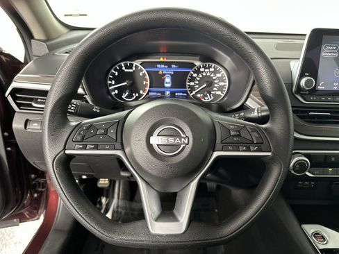 Certified 2025 Nissan Altima 2.5 SV FWD image 14