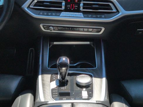 Used 2022 BMW X7 xDrive40i w/ M Sport Package AWD/4WD image 17