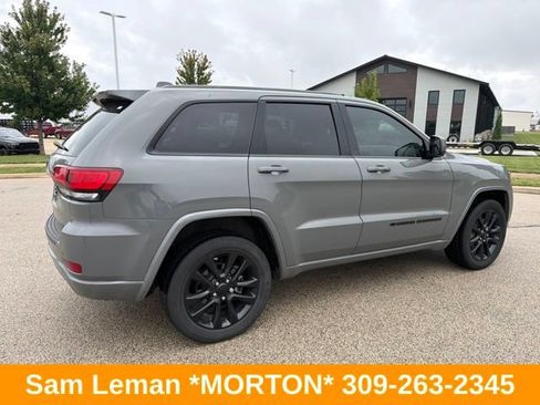 Used 2022 Jeep Grand Cherokee Laredo X AWD/4WD image 3