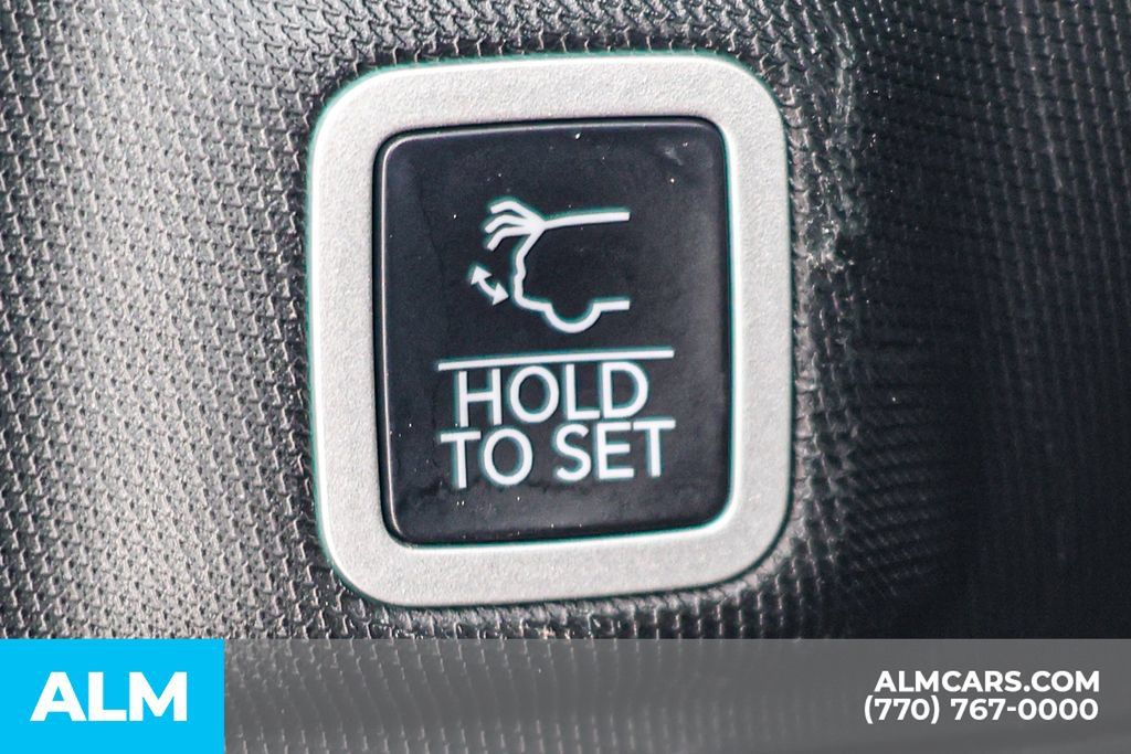 Used 2025 Jeep Grand Cherokee Altitude AWD/4WD image 23