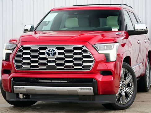 Used 2024 Toyota Sequoia Capstone image 3