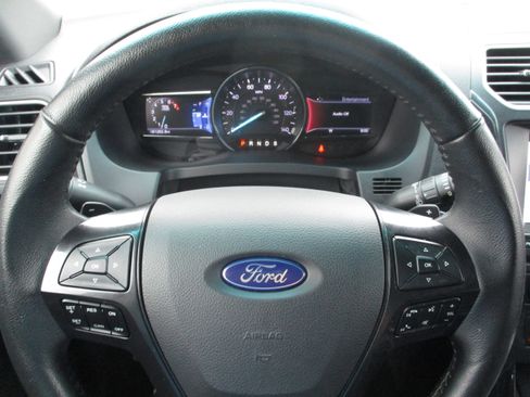 Used 2017 Ford Explorer XLT w/ Equipment Group 202A image 17