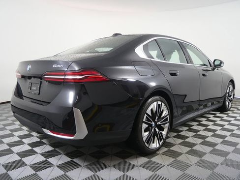 Certified 2024 BMW 530i image 3