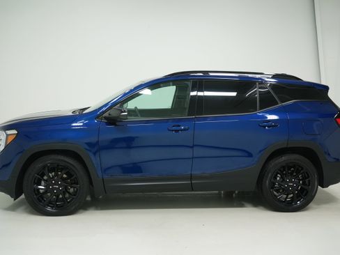 Used 2023 GMC Terrain SLT w/ Tech Package image 7