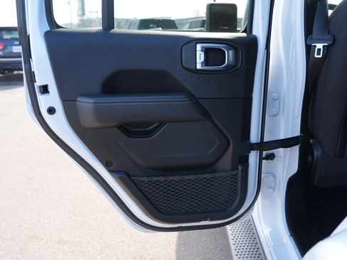 Used 2021 Jeep Wrangler Unlimited Sahara w/ LED Lighting Group image 19