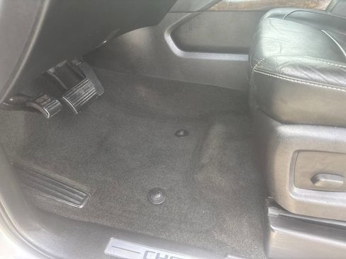 Used 2015 Chevrolet Suburban LT image 9