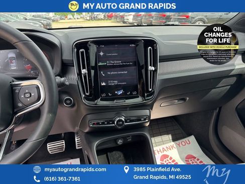 Used 2022 Volvo XC40 T5 R-Design w/ Advanced Package image 20