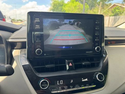 Used 2021 Toyota Corolla LE FWD image 39