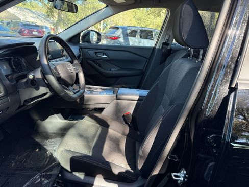 Used 2025 Nissan Rogue SV image 31