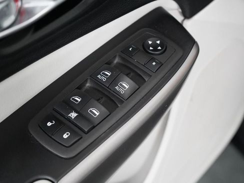 Used 2021 Jeep Cherokee Limited AWD/4WD image 24