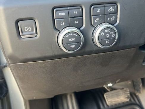Used 2024 GMC Sierra 2500 AT4 w/ AT4 Preferred Package image 17