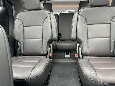Used 2023 Chevrolet Traverse High Country FWD image 21
