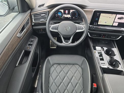 Used 2025 Volkswagen Atlas SEL Premium R-Line image 38