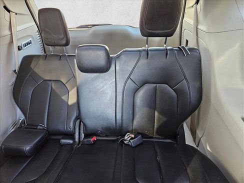 Used 2020 Chrysler Pacifica Limited image 19