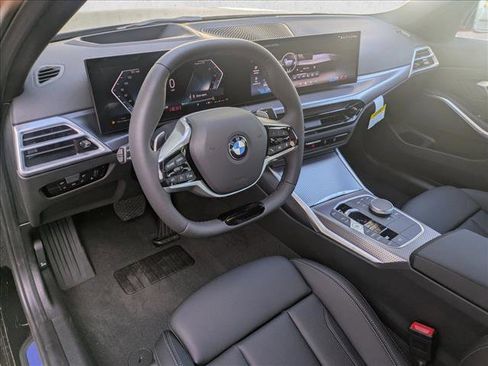 Used 2025 BMW 330i Sedan w/ Premium Package RWD image 10