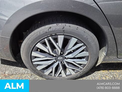 Used 2025 Nissan Altima 2.5 SV FWD image 13