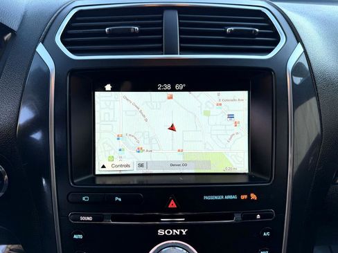 Used 2018 Ford Explorer Limited image 25